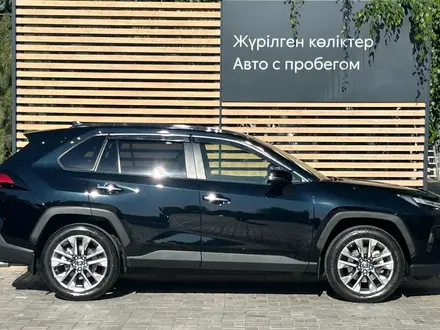 Toyota RAV4 Luxe+ 2023 года за 18 390 000 тг. в Алматы – фото 5