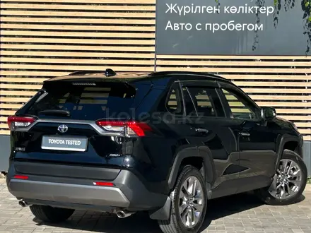 Toyota RAV4 Luxe+ 2023 года за 18 390 000 тг. в Алматы – фото 7