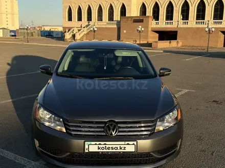 Volkswagen Passat 2013 года за 6 100 000 тг. в Атырау