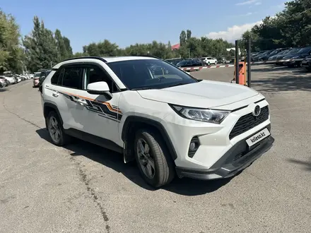 Toyota RAV4 2022 года за 12 500 000 тг. в Алматы – фото 2