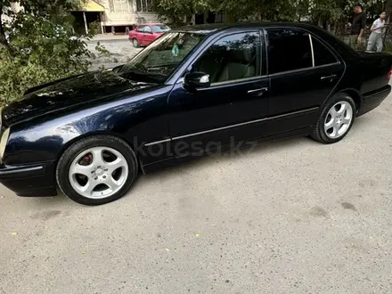 Mercedes-Benz E 320 1997 года за 3 800 000 тг. в Тараз – фото 3