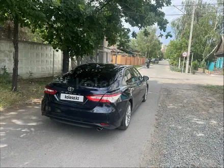 Toyota Camry 2018 года за 12 800 000 тг. в Павлодар – фото 3