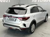 Kia Rio X-Line 2021 года за 7 100 000 тг. в Атырау – фото 4