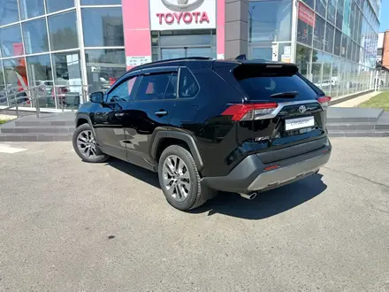 Toyota RAV4 2021 года за 17 900 000 тг. в Усть-Каменогорск – фото 2