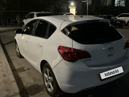 Opel Astra 2012 года за 1 800 000 тг. в Актау – фото 3