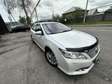 Toyota Camry 2013 годаүшін10 100 000 тг. в Алматы