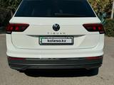 Volkswagen Tiguan 2021 года за 11 700 000 тг. в Алматы – фото 2