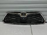 Решетка Радиатора Toyota Highlander ORIGINAL за 45 000 тг. в Алматы