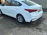 Hyundai Solaris 2018 года за 6 700 000 тг. в Атырау – фото 5