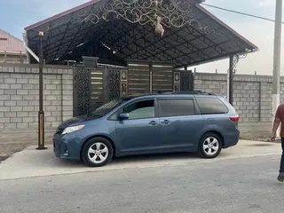 Toyota Sienna, 2013