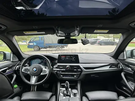 BMW 540 2018 года за 24 500 000 тг. в Алматы – фото 14