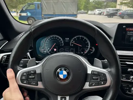 BMW 540 2018 года за 24 500 000 тг. в Алматы – фото 17