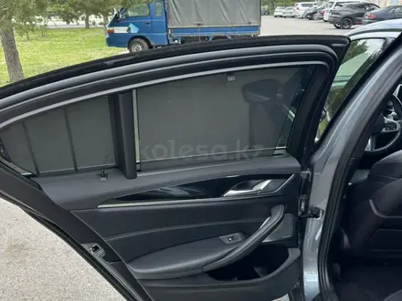 BMW 540 2018 года за 24 500 000 тг. в Алматы – фото 35