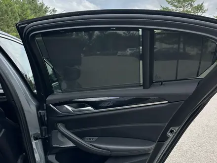 BMW 540 2018 года за 24 500 000 тг. в Алматы – фото 36