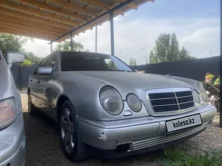 Mercedes-Benz E 280 1997 года за 2 100 000 тг. в Алматы