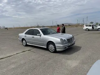 Mercedes-Benz E 230