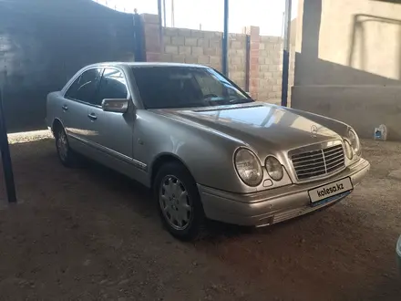 Mercedes-Benz E 280 1998 года за 4 500 000 тг. в Тараз – фото 2