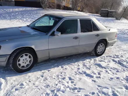 Mercedes-Benz E 220 1995 года за 2 300 000 тг. в Жезказган – фото 4