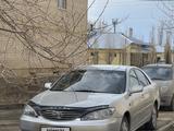 Toyota Camry 2005 года за 5 000 000 тг. в Уральск – фото 2