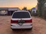 Volkswagen Sharan 2001 годаүшін2 800 000 тг. в Актобе – фото 2