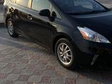 Toyota Prius V 2014 годаүшін5 500 000 тг. в Актау – фото 3