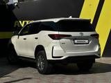 Toyota Fortuner 2022 года за 17 400 000 тг. в Актобе – фото 4