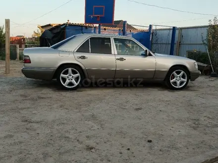 Mercedes-Benz E 280 1994 года за 2 500 000 тг. в Айтеке би – фото 5