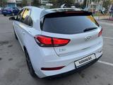 Hyundai i30 2023 годаfor9 800 000 тг. в Астана – фото 2