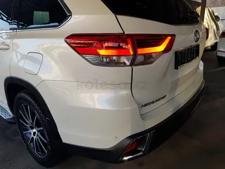 Toyota Highlander 2019 года за 23 500 000 тг. в Алматы – фото 3