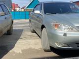 Toyota Camry 2003 годаүшін5 600 000 тг. в Актобе – фото 2