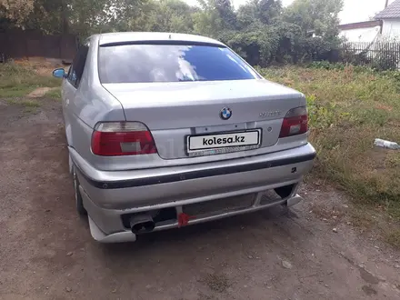 BMW 528 1998 года за 2 800 000 тг. в Караганда – фото 2