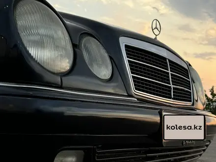 Mercedes-Benz E 320 1996 года за 2 700 000 тг. в Актау – фото 24