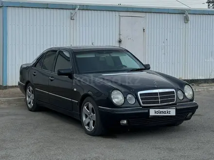 Mercedes-Benz E 320 1996 года за 2 700 000 тг. в Актау