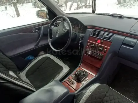 Mercedes-Benz E 240 2000 года за 4 500 000 тг. в Караганда – фото 17