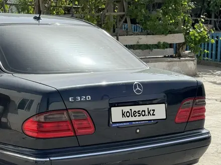 Mercedes-Benz E 320 2000 года за 5 000 000 тг. в Актау – фото 3