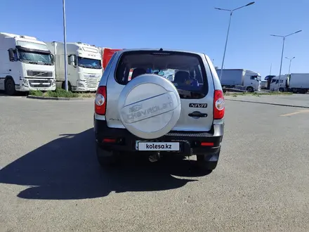 Chevrolet Niva 2014 года за 2 800 000 тг. в Атырау – фото 3