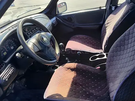 Chevrolet Niva 2014 года за 2 800 000 тг. в Атырау – фото 4