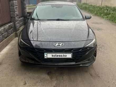 Hyundai Elantra 2022 года за 10 950 000 тг. в Алматы – фото 2