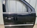 Дверь передняя правая на Cadillac Escalade 2009г за 60 000 тг. в Алматы