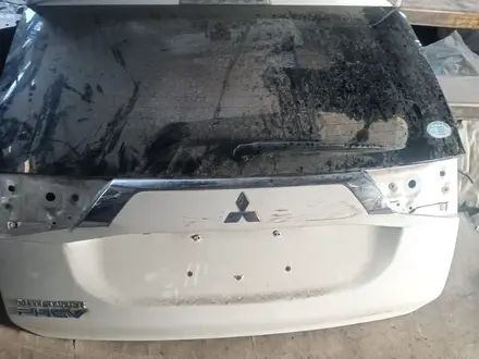 Крышка багажника на Mitsubishi за 70 000 тг. в Алматы – фото 3