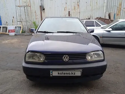 Volkswagen Golf 1994 годаүшін2 500 000 тг. в Алматы