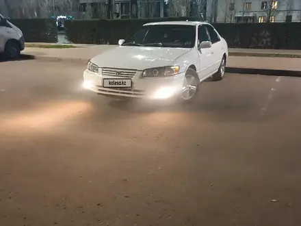 Toyota Camry 1998 года за 3 600 000 тг. в Астана