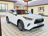 Toyota Highlander 2021 года за 23 500 000 тг. в Атырау