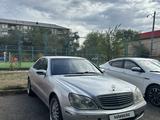 Mercedes-Benz S 320 1999 года за 2 500 000 тг. в Атырау – фото 3