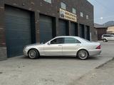 Mercedes-Benz S 320 1999 года за 2 500 000 тг. в Атырау – фото 5
