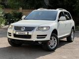 Volkswagen Touareg 2007 годаүшін6 600 000 тг. в Петропавловск