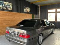 Mercedes-Benz E 320 1995 года за 4 500 000 тг. в Актау