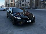 Toyota Camry 2018 года за 7 800 000 тг. в Атырау – фото 4