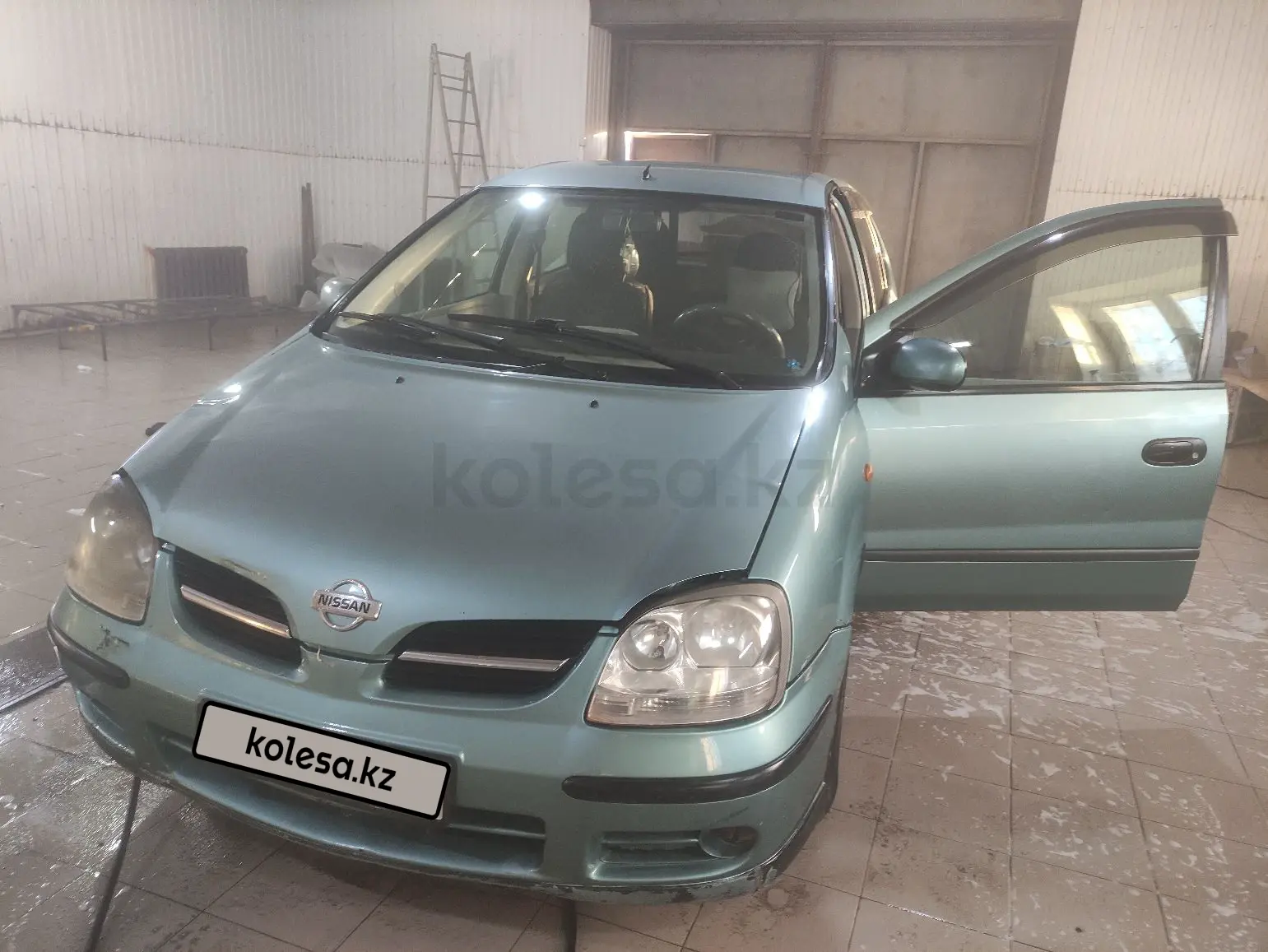 Nissan Tino, 2002