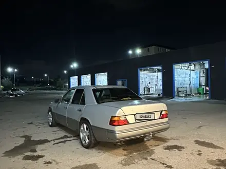 Mercedes-Benz E 260 1989 года за 1 900 000 тг. в Астана – фото 4